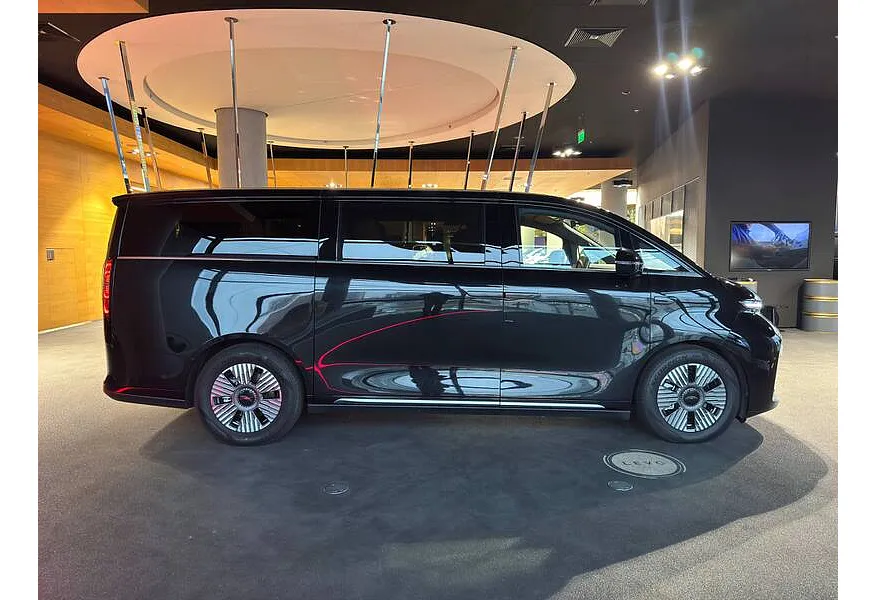 LEVC L380 AT 4WD (544 л.с.) 8 мест Max Черный в АВИЛОН. Слайд №2