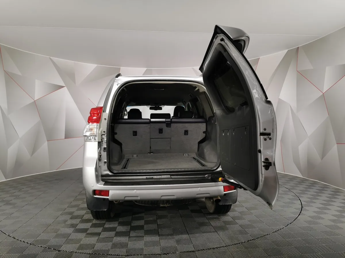 Toyota Land Cruiser Prado 4.0 AT 4WD (282 л.с.) Серебристый в АВИЛОН. Слайд №10