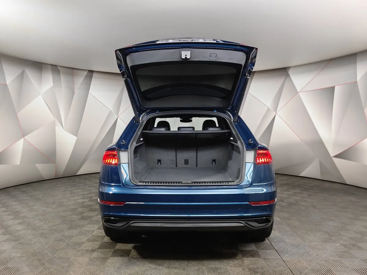 Audi Q8 55 TFSI Tiptronic quattro (340 л.с.) Синий в АВИЛОН. Слайд №11