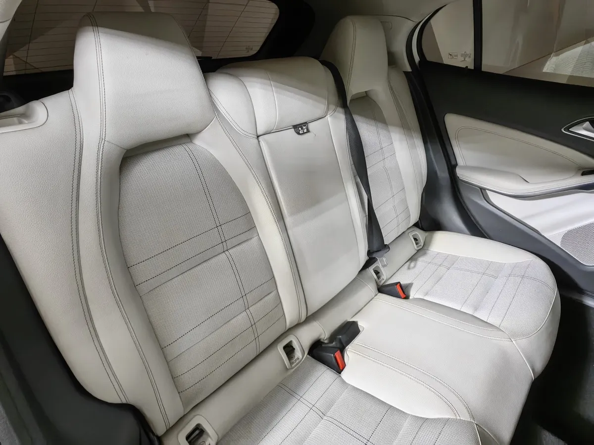 Mercedes-Benz GLA 250 7G-DCT 4MATIC (211 л.с.) Особая серия Белый в АВИЛОН. Слайд №17