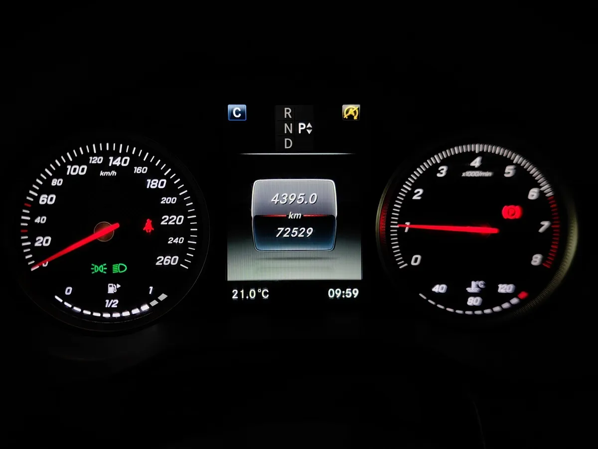 Mercedes-Benz GLC 250 9G-TRONIC 4MATIC (211 л.с.) Особая серия Синий в АВИЛОН. Слайд №18 Mercedes-Benz GLC 250 9G-TRONIC 4MATIC (211 л.с.) Особая серия Синий в АВИЛОН. Слайд №18