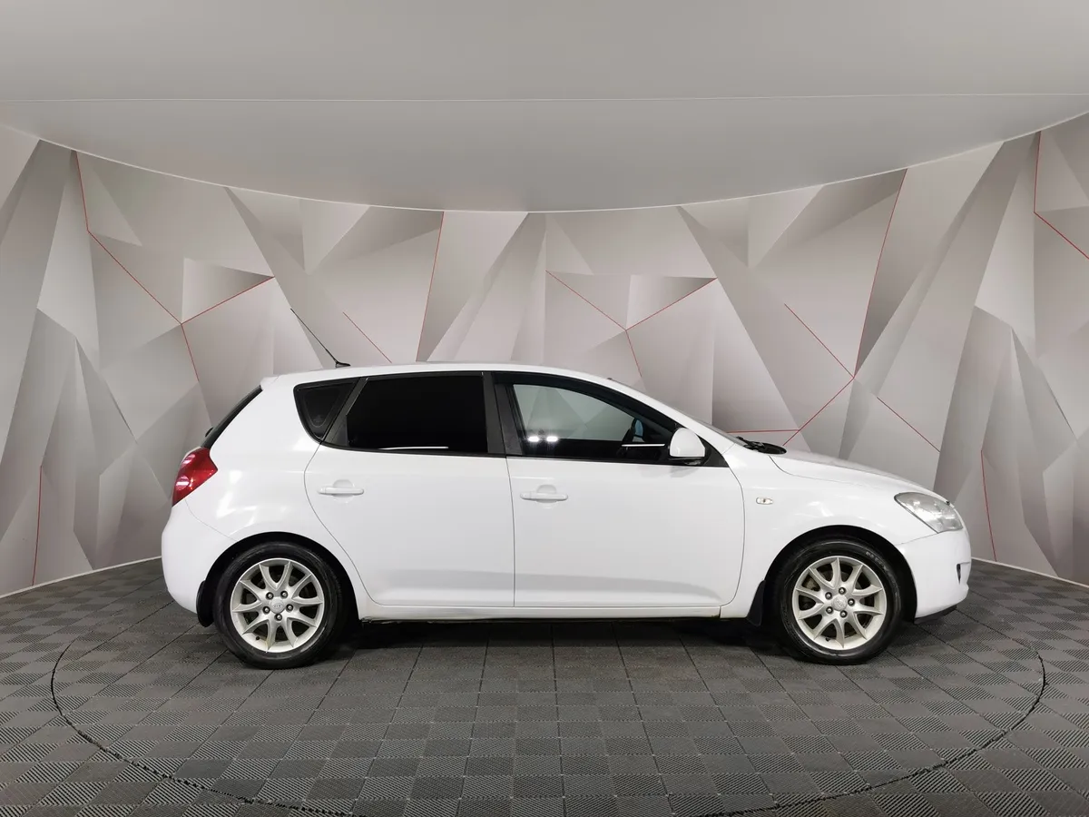 Kia Ceed 1.6 AT (122 л.с.) Белый в АВИЛОН. Слайд №6