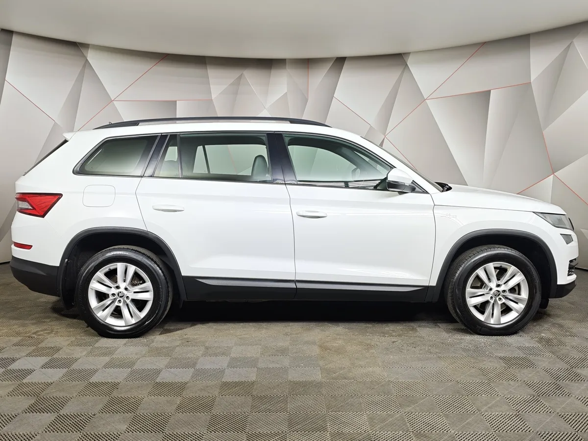 Skoda Kodiaq 2.0 TSI DSG 4X4 (180 л.с.) Белый в АВИЛОН. Слайд №6