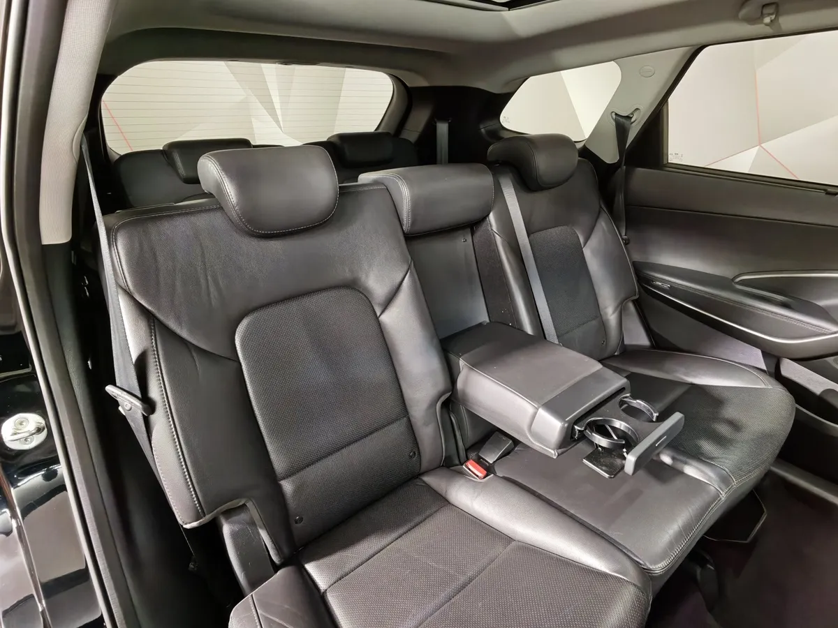 Hyundai Santa Fe 2.2 CRDi AWD 8AT (200 л.с.) High-Tech Черный в АВИЛОН. Слайд №16