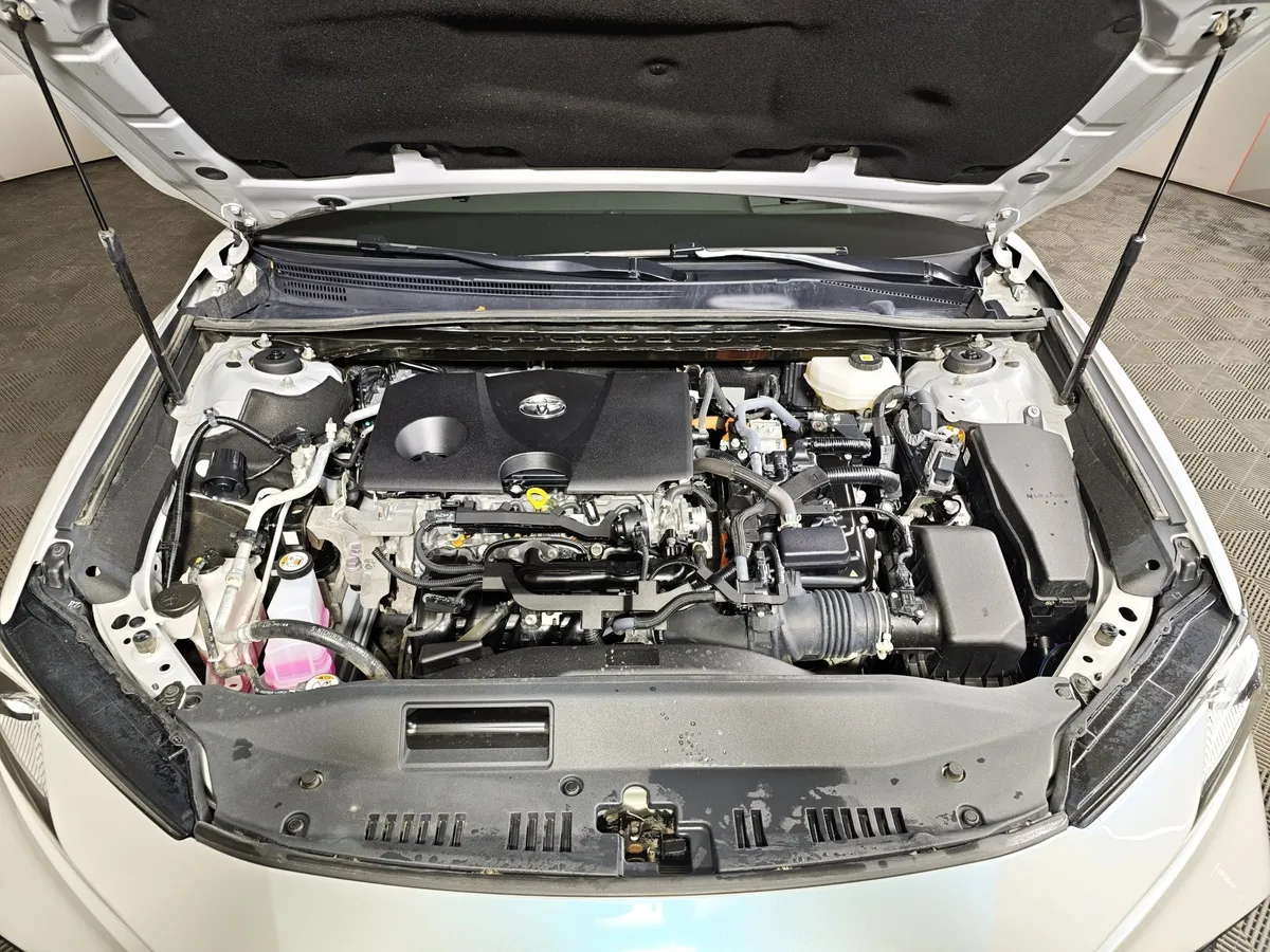 Toyota Camry 2.0h CVT (197 л.с.) Sport Plus Белый в АВИЛОН. Слайд №11