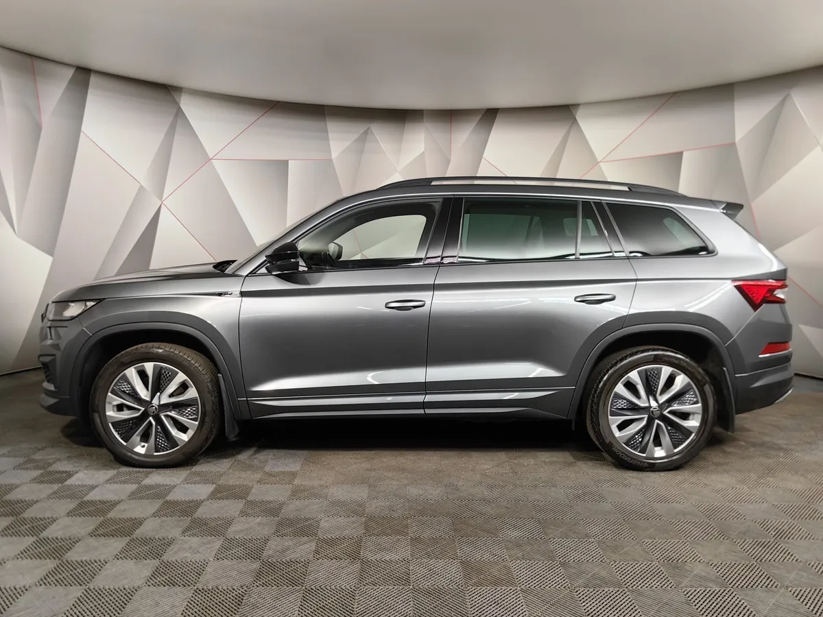Skoda Kodiaq 2.0 TSI DSG 4X4 (180 л.с.) Серый в АВИЛОН. Слайд №5