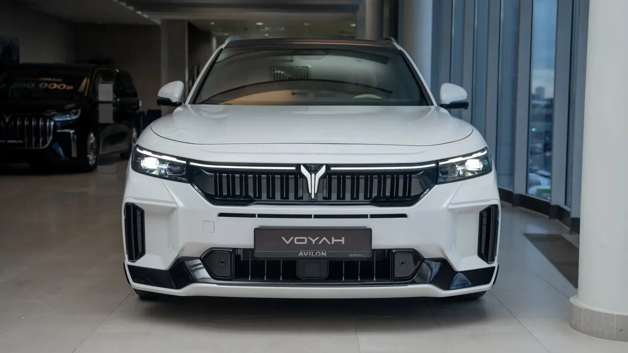 Voyah Free EVR 1.5 AT AWD (489 л.с.) Sport Edition Белый в АВИЛОН. Слайд №2