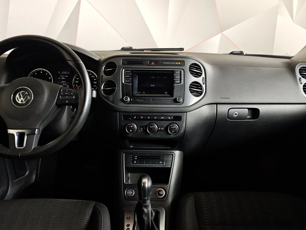 Volkswagen Tiguan 2.0 TSI 4Motion AT (180 л.с.) Sport&Style Белый в АВИЛОН. Слайд №15