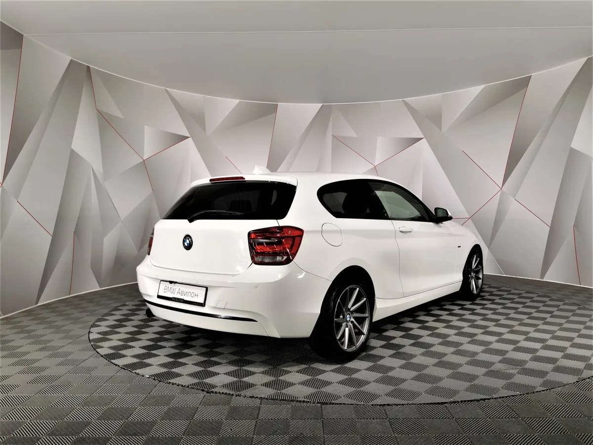 BMW 1 серия 116i AT (136 л.с.) Белый в АВИЛОН. Слайд №2