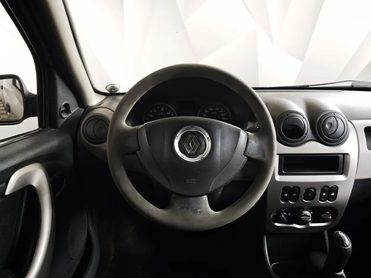 Renault Sandero 1.6 MT (84 л.с.) Коричневый в АВИЛОН. Слайд №15