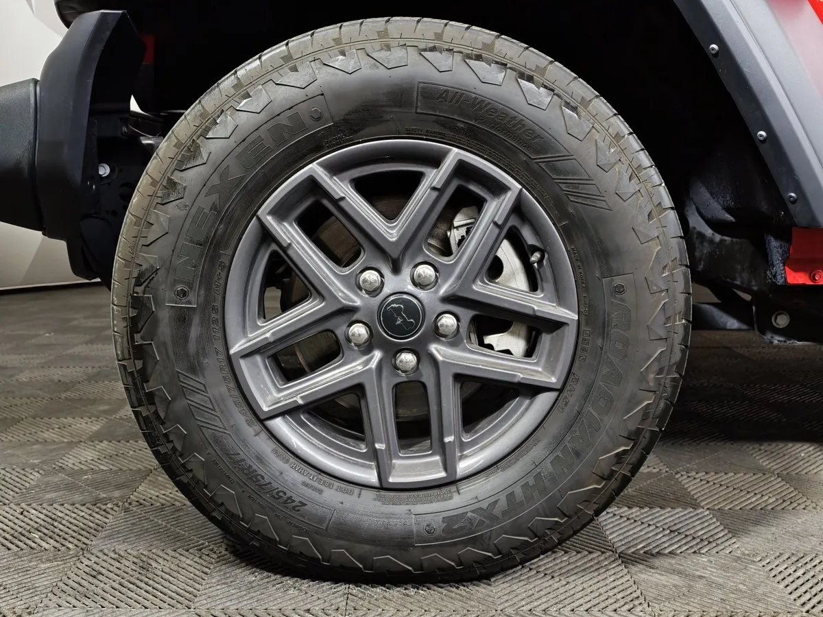 Jeep Wrangler 2.0 AT AWD (272 л.с.) Sport Красный в АВИЛОН. Слайд №9