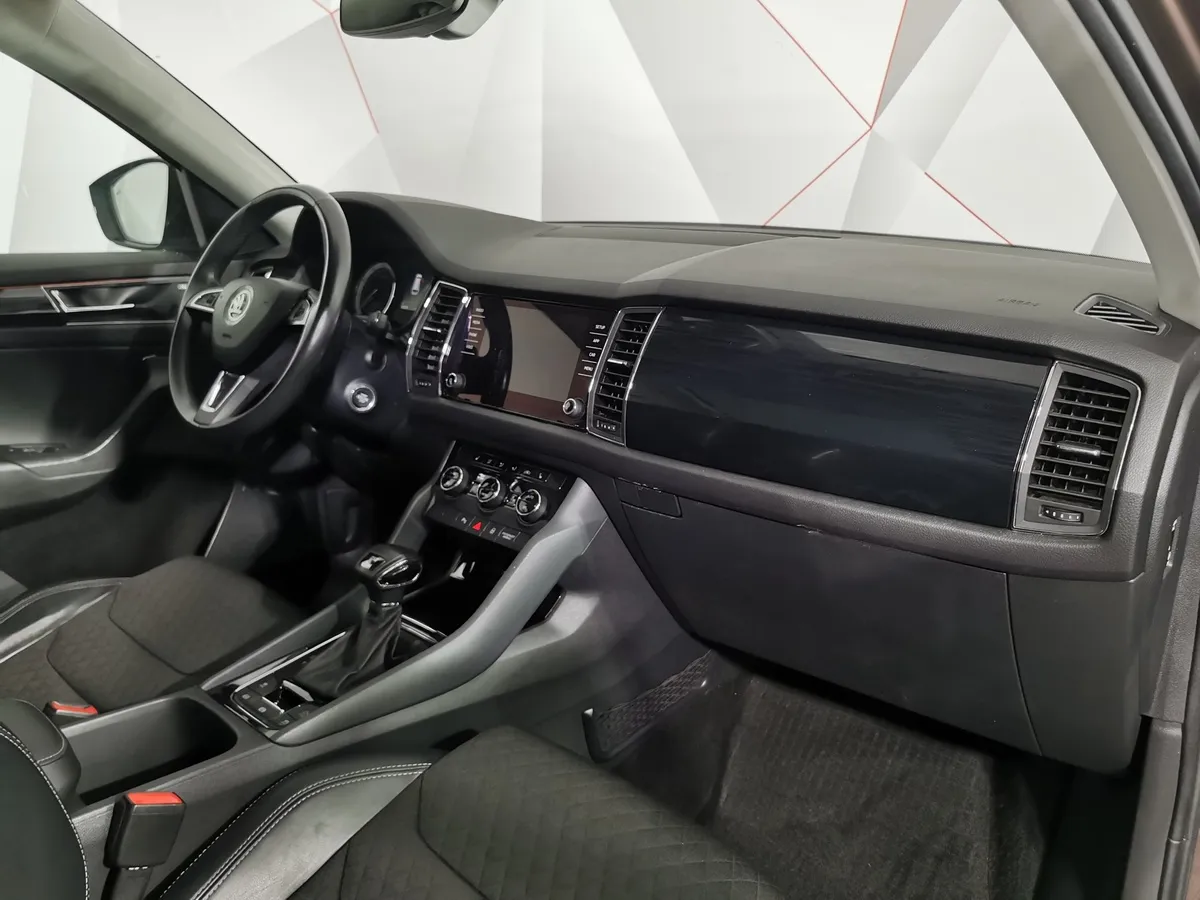 Skoda Kodiaq 2.0 TSI DSG 4X4 (180 л.с.) Коричневый в АВИЛОН. Слайд №12