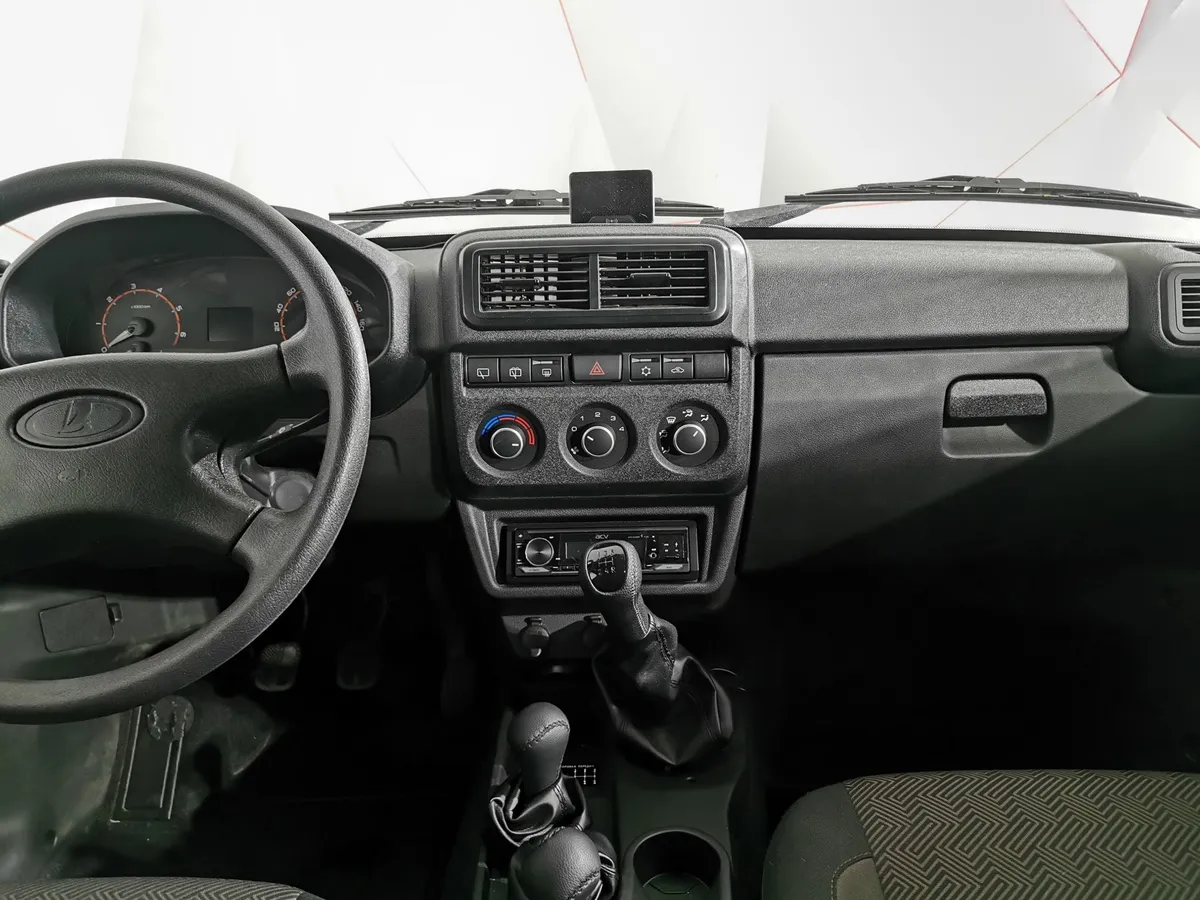 ВАЗ (Lada) 4x4 1.7 MT 8 кл. (83 л.с.) Черный в АВИЛОН. Слайд №14