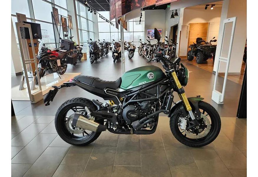 LIVE. Слайд №4