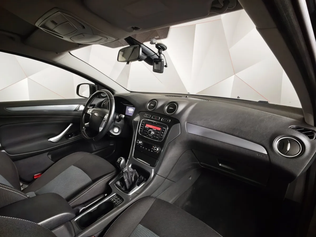 Ford Mondeo 2.0 MT (145 л.с.) Черный в АВИЛОН. Слайд №11