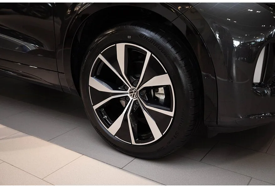 Volkswagen Tavendor 2.0TSI DSG 4WD (220 л.с.) R-Line Touring Edition Черный в АВИЛОН. Слайд №18