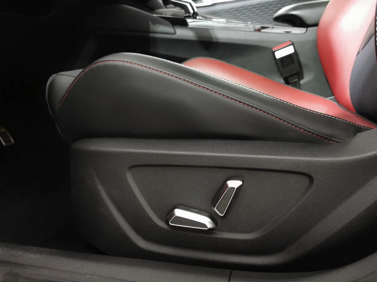 Geely Coolray 1.5T 7DCT (147 л.с.) Flagship Красный в АВИЛОН. Слайд №20