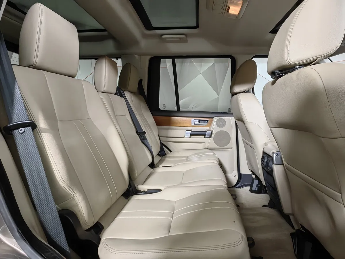 Land Rover Discovery 3.0 SDV6 4WD AT (252 л.с.) HSE Коричневый в АВИЛОН. Слайд №13