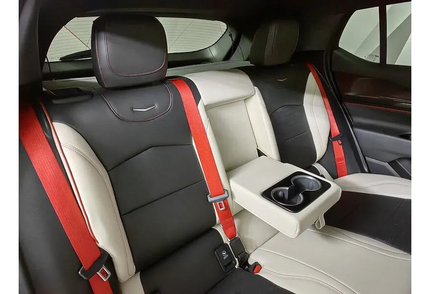 Cadillac GT4 2.0 AT 4WD (230 л.с.) Platinum Красный в АВИЛОН. Слайд №16