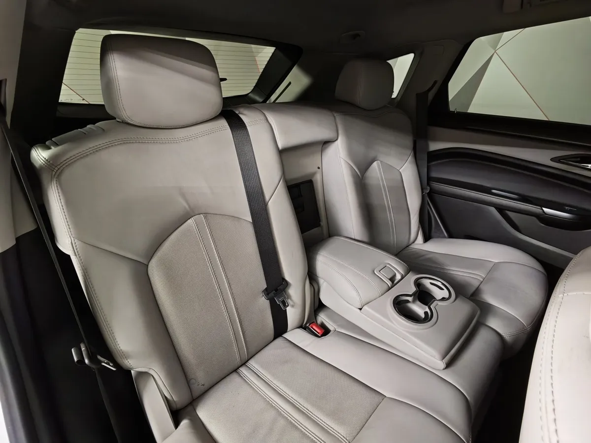 Cadillac SRX 3.0 AT (249 л.с.) Белый в АВИЛОН. Слайд №17