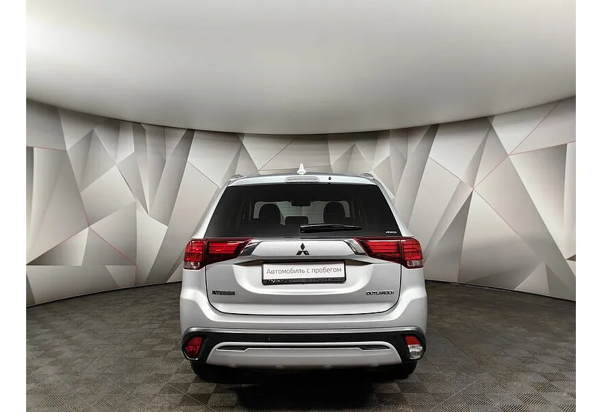Mitsubishi Outlander 2.0 CVT 4WD (146 л.с.) Серебристый в АВИЛОН. Слайд №8