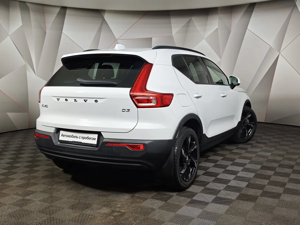 Volvo XC40 2.0 D3 Drive-E AT AWD (150 л.с.) Momentum Белый в АВИЛОН. Слайд №2