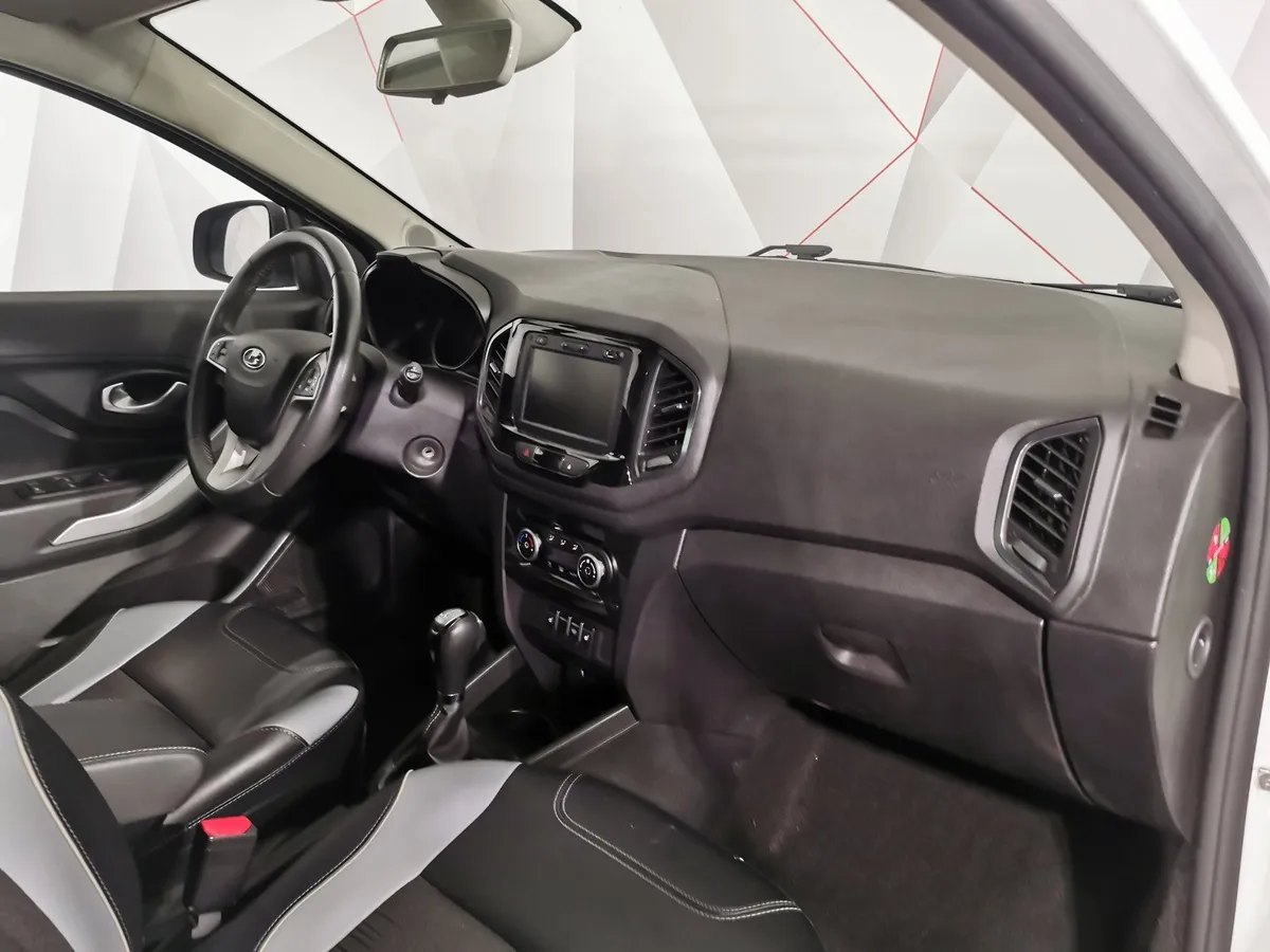ВАЗ (Lada) XRAY Cross 1.6 CVT (113 л.с.) Белый в АВИЛОН. Слайд №12