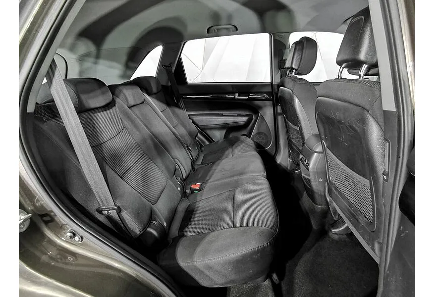 Kia Sorento 2.4 AT 4WD (175 л.с.) Luxe Бежевый в АВИЛОН. Слайд №17