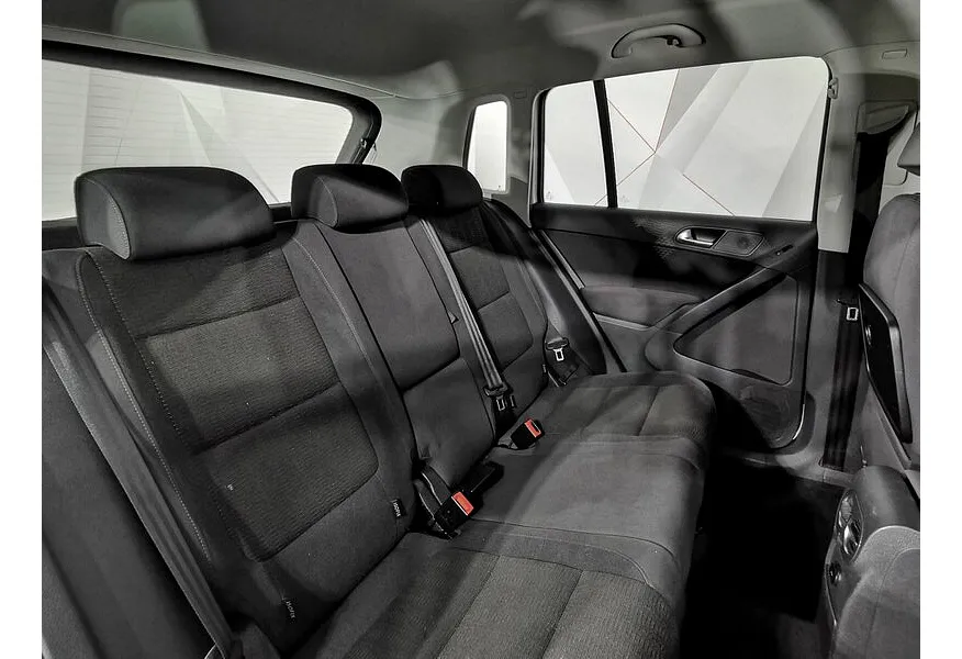 Volkswagen Tiguan 2.0 TSI 4Motion AT (170 л.с.) Track & Field Белый в АВИЛОН. Слайд №16