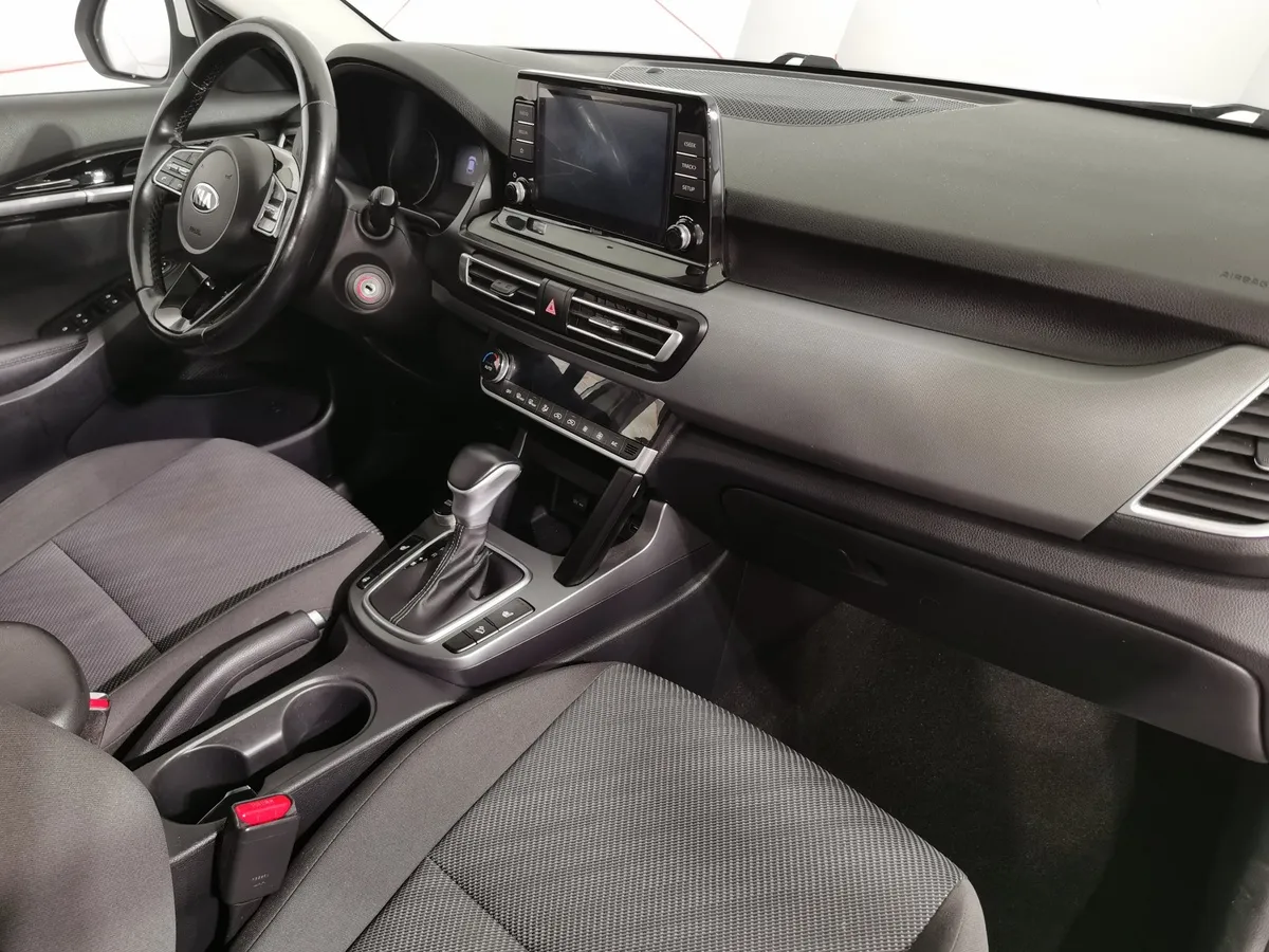 Kia Seltos 2.0 MPI 2WD IVT (149 л.с.) Luxe Белый в АВИЛОН. Слайд №12