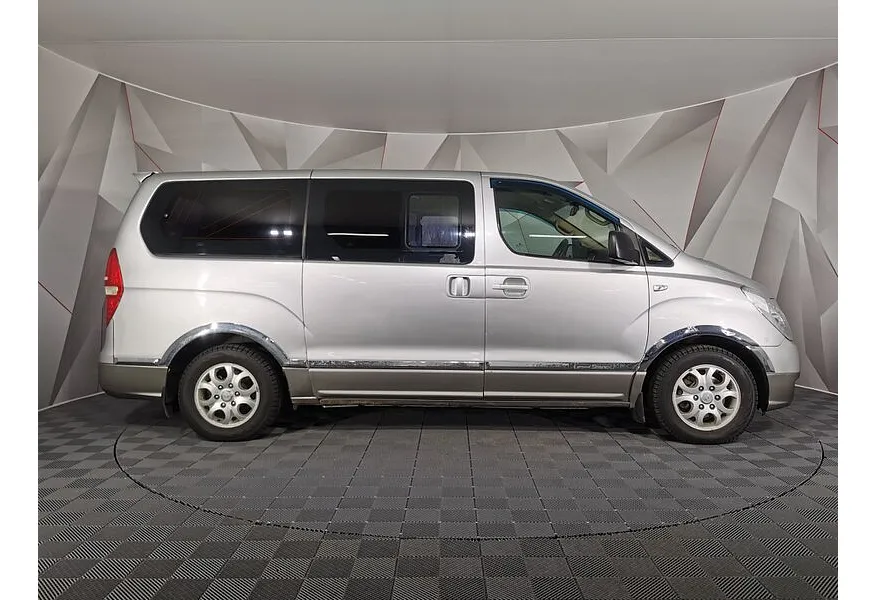 Hyundai Grand Starex 2.5d AT 4WD (145 л.с.) Серый в АВИЛОН. Слайд №6