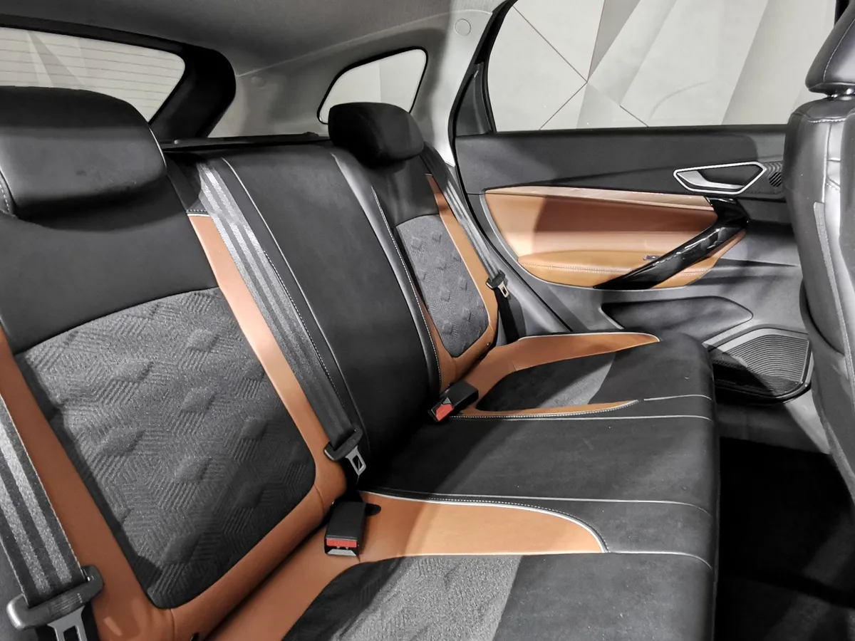 ВАЗ (Lada) Vesta 1.8 CVT (122 л.с.) Черный в АВИЛОН. Слайд №17