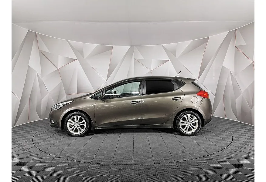 Kia Ceed 1.6 AT (122 л.с.) Коричневый в АВИЛОН. Слайд №5