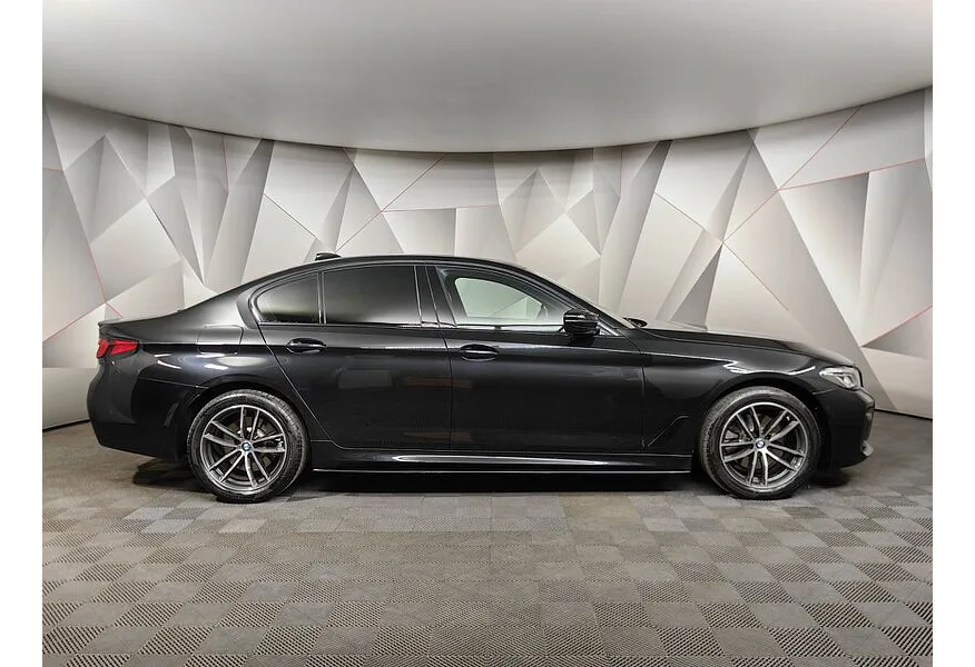 BMW 5 серия 520d xDrive Steptronic (190 л.с.) Base (Локальная сборка) Черный в АВИЛОН. Слайд №6