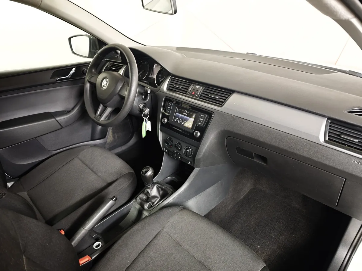 Skoda Rapid 1.6 MT (90 л.с.) Белый в АВИЛОН. Слайд №13