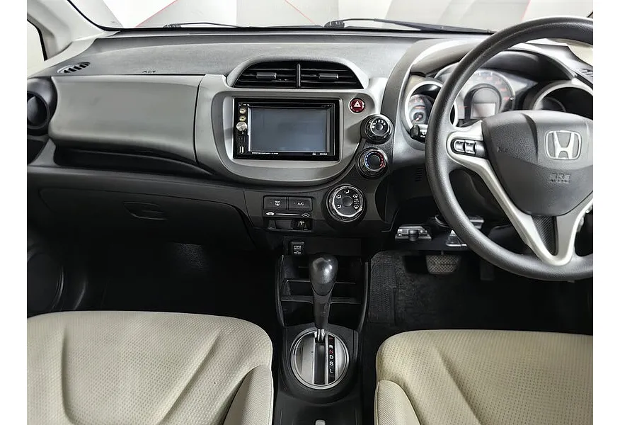 Honda Fit 1.3 CVT (100 л.с.) Красный в АВИЛОН. Слайд №13