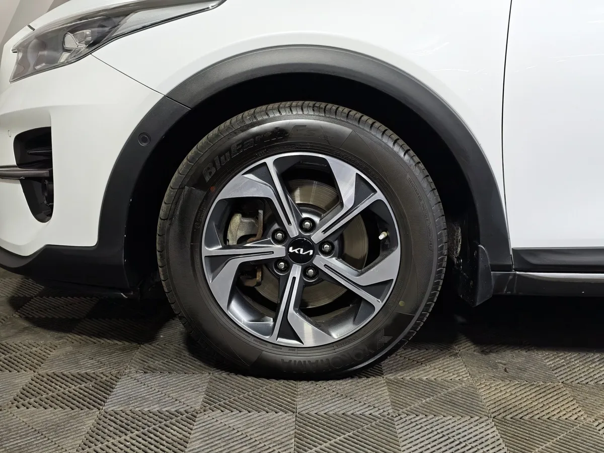 Kia XCeed 1.4 T-GDI (140 л.c.) Premium Plus Белый в АВИЛОН. Слайд №9