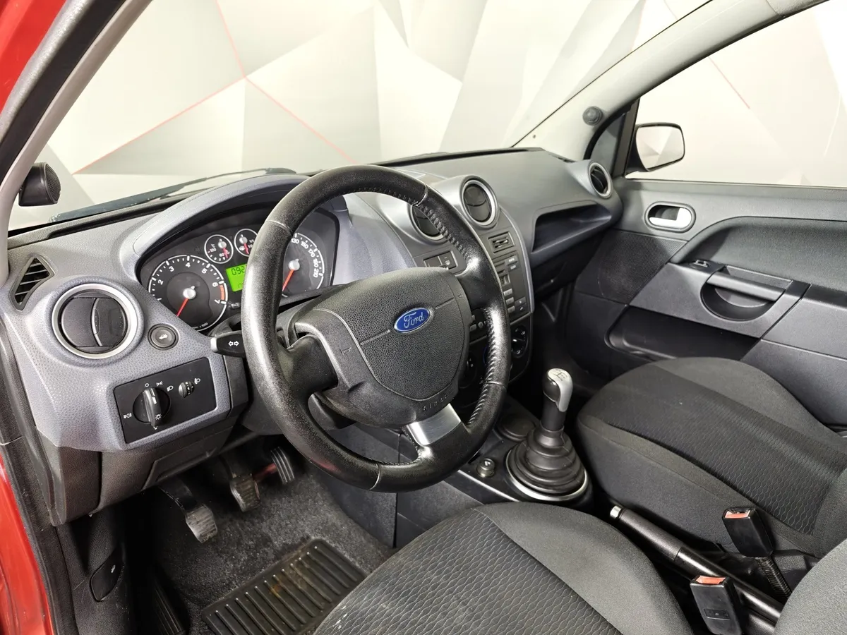 Ford Fiesta 1.6 Flex MT (100 л.с.) Красный в АВИЛОН. Слайд №16