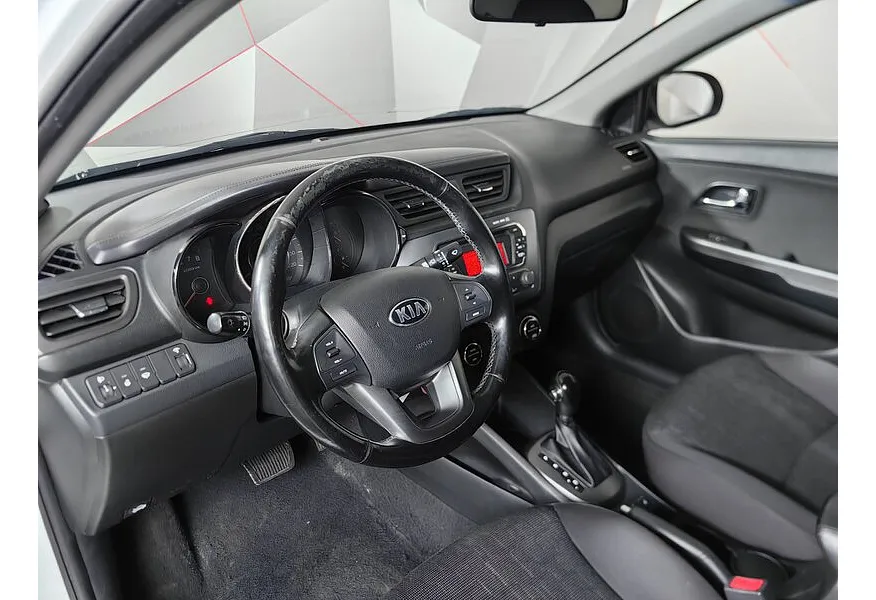Kia Rio 1.6 AT (123 л.с.) Белый в АВИЛОН. Слайд №17