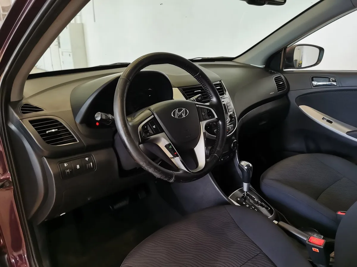 Hyundai Solaris 1.6 AT (123 л.с.) Elegance + Prestige + Safety Фиолетовый в АВИЛОН. Слайд №18