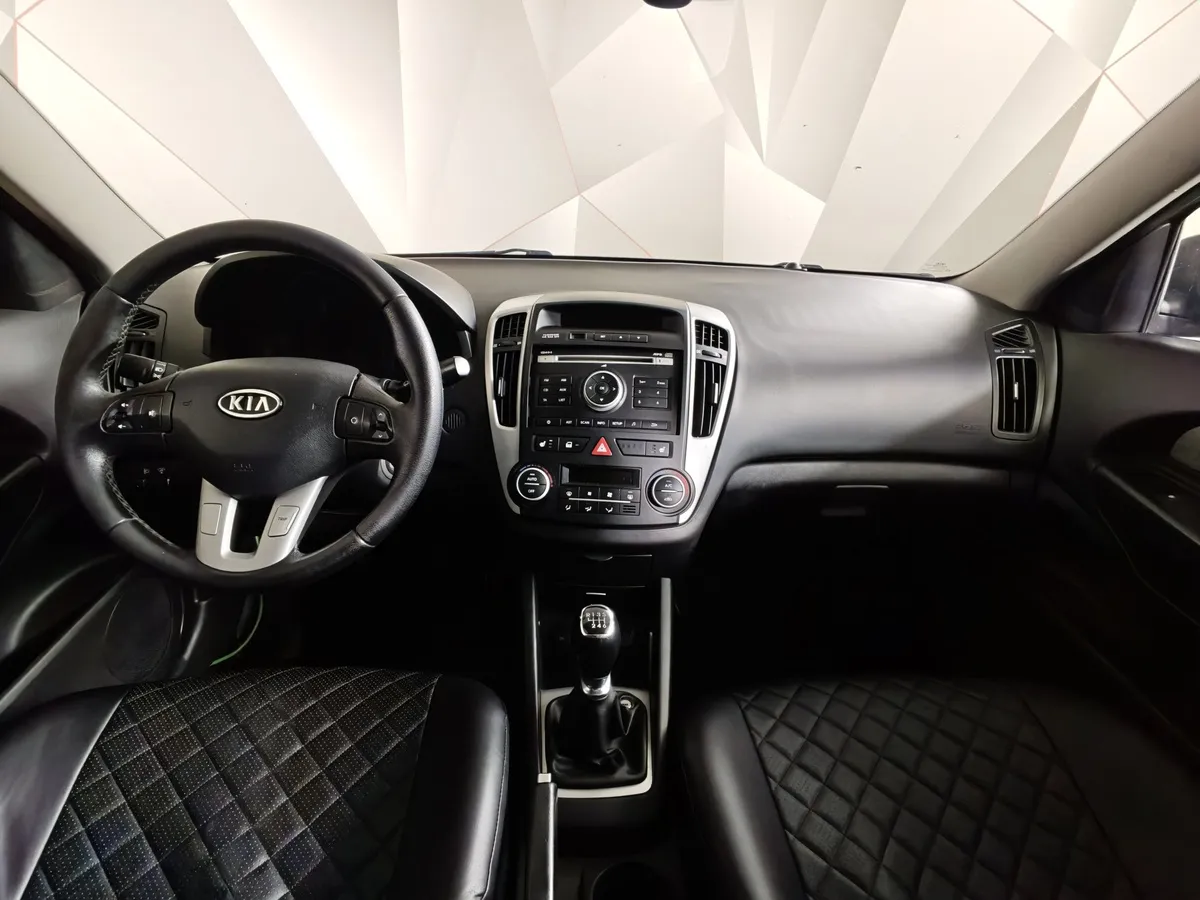 Kia Ceed 1.6 MT (126 л.с.) Comfort Черный в АВИЛОН. Слайд №12