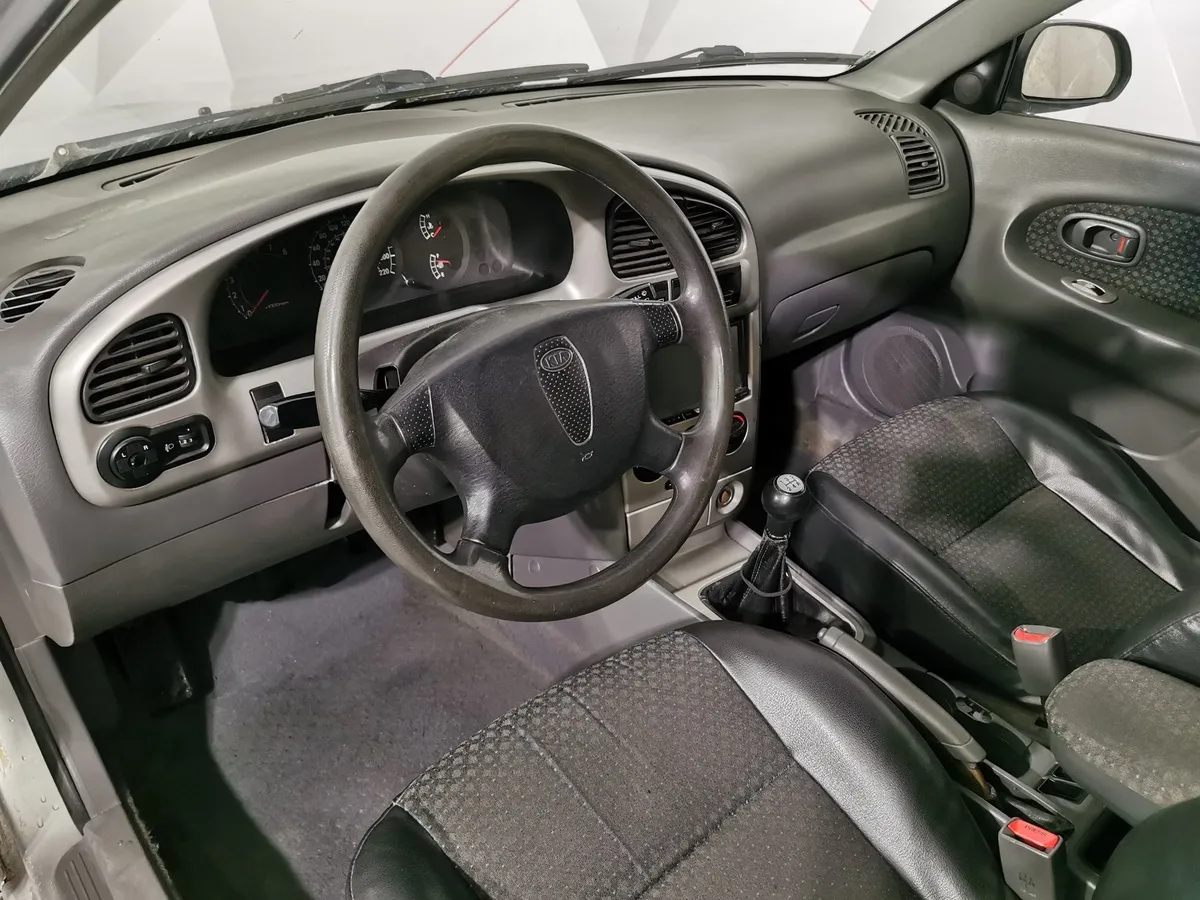 Kia Shuma 1.6 MT (101 л.с.) Серый в АВИЛОН. Слайд №18