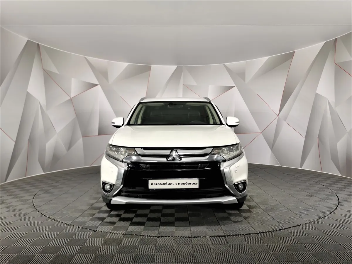 Mitsubishi Outlander 2.4 MIVEC CVT 4WD 7 мест (167 л.с.) Ultimate Белый в АВИЛОН. Слайд №7