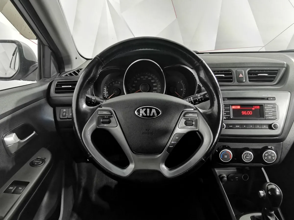 Kia Rio 1.6 AT (123 л.с.) Luxe Серебристый в АВИЛОН. Слайд №20