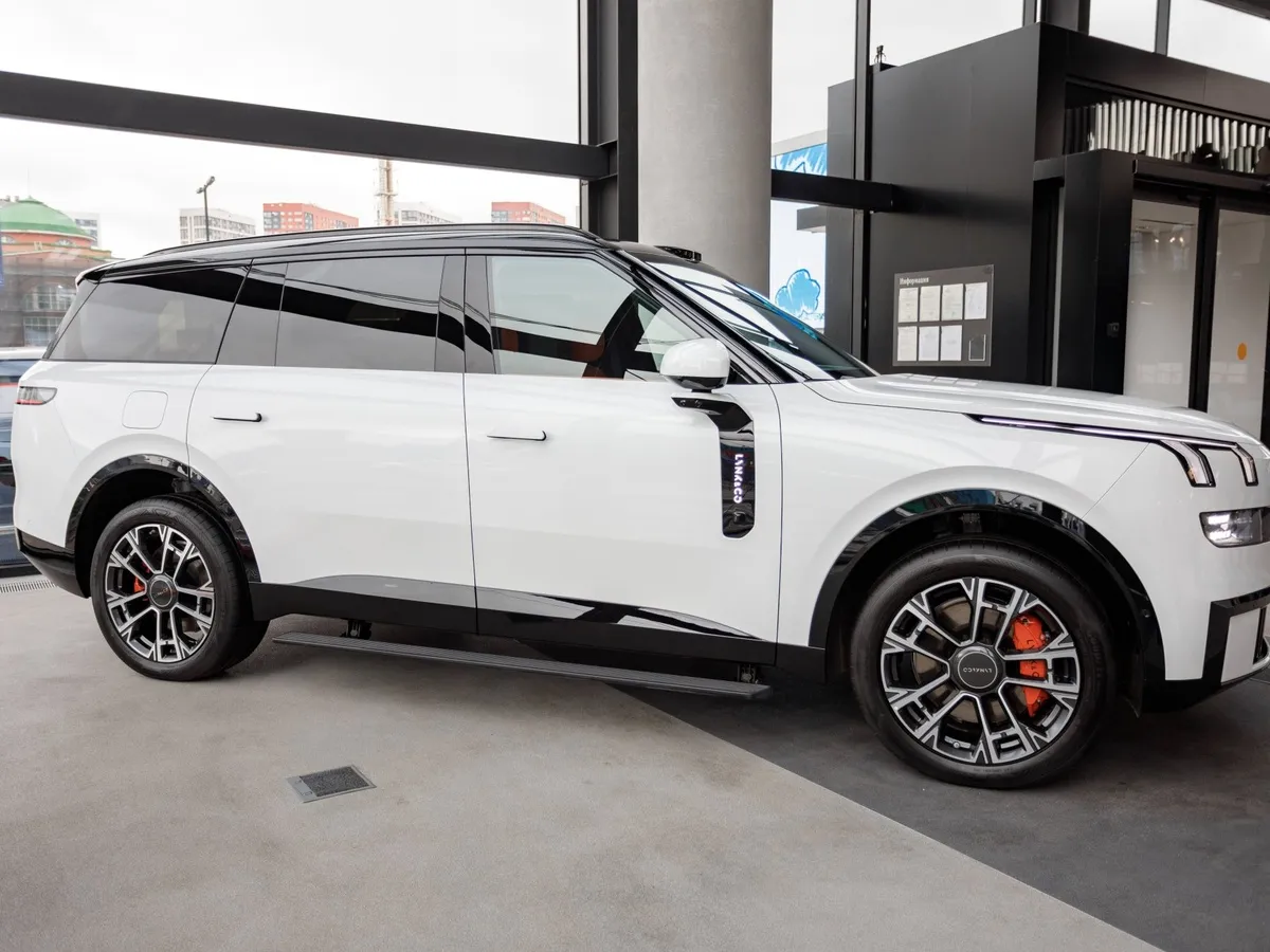 Lynk & Co 900 2.0 AT 4WD (884 л.с.) Ultra Белый в АВИЛОН. Слайд №2