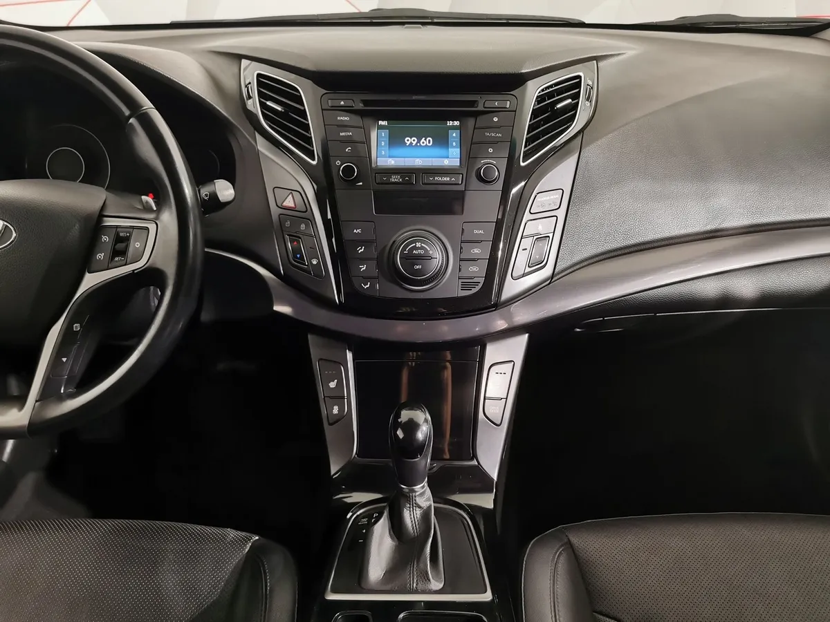 Hyundai i40 2.0 AT (150 л.с.) Business Черный в АВИЛОН. Слайд №14