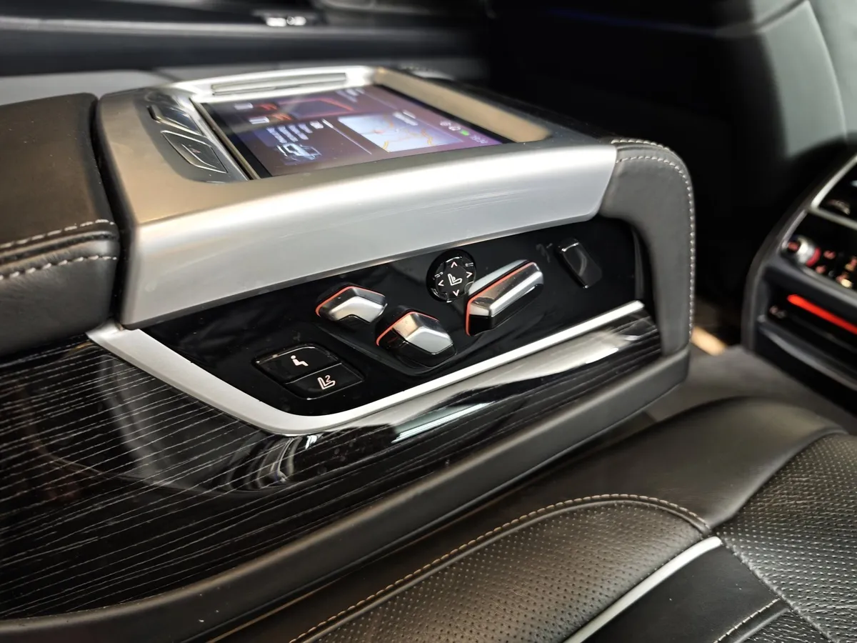 BMW 7 серия 730Ld xDrive AT (249 л.с.) Base (Локальная сборка) Черный в АВИЛОН. Слайд №23