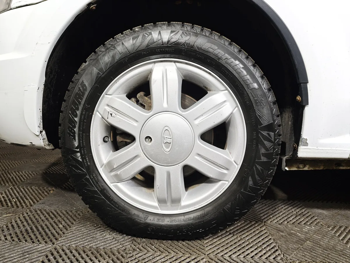 ВАЗ (Lada) Largus 1.6 MT 8 кл (5 мест) (87 л.с.) Белый в АВИЛОН. Слайд №9