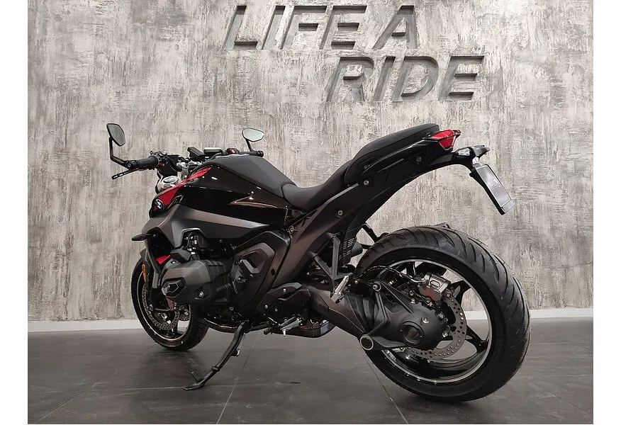 BMW Motorrad R 1300 R R 1300 R 1300 см³ (145 л.с.) (145) 1300 Черный в АВИЛОН. Слайд №5