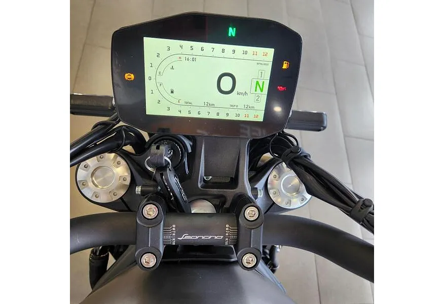 LIVE. Слайд №11